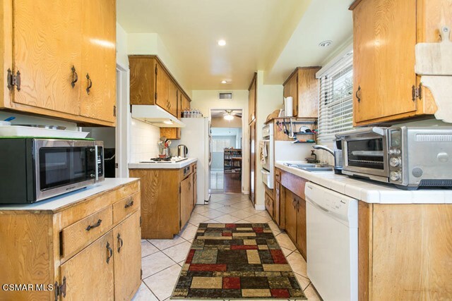 Property Photo:  6852 Rubio Avenue  CA 91406 