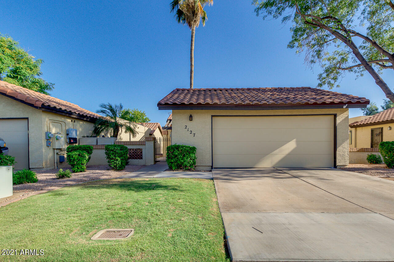 Property Photo: 2127 E Fairview Avenue AZ 85204