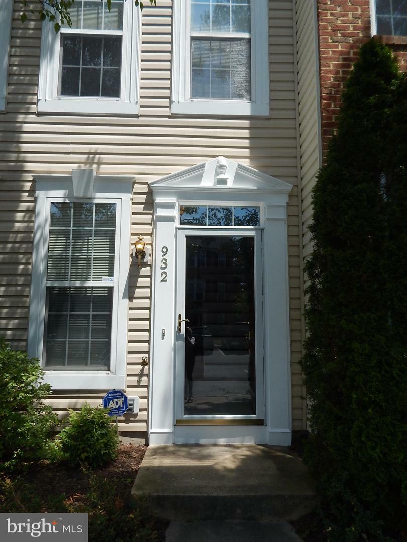 Property Photo:  932 Harrison Circle  VA 22304 