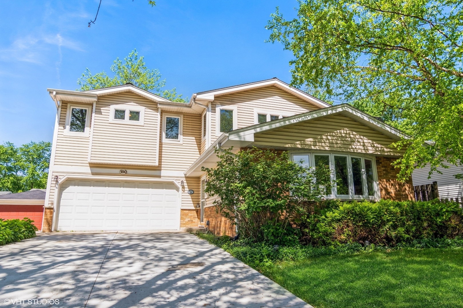 Property Photo:  180 Newton Avenue  IL 60137 