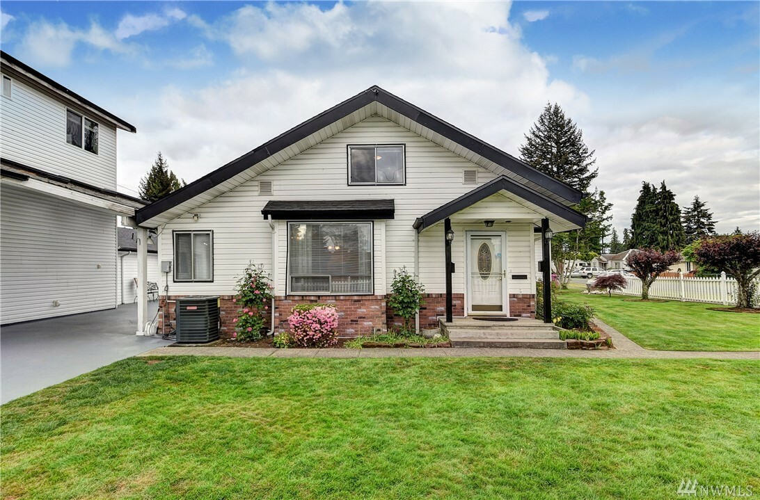 Property Photo:  1901 7th St  WA 98270 