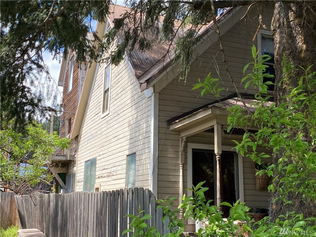 Property Photo:  109 W Utah Ave  WA 98941 