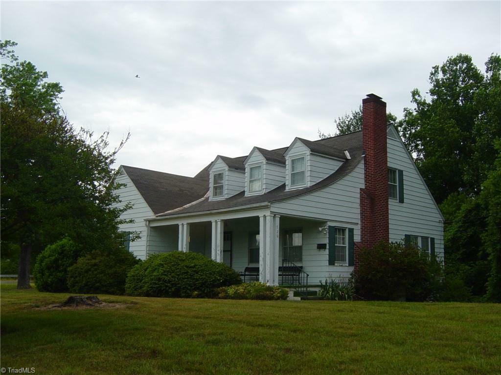 Property Photo:  720 Woodland Boulevard  NC 28697 