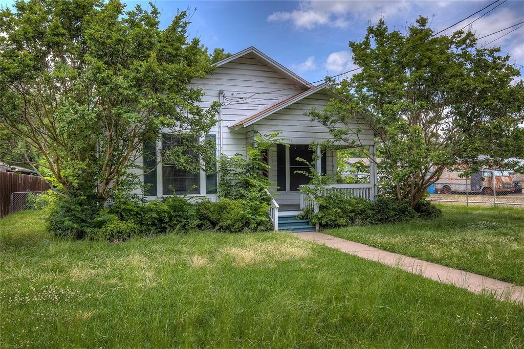 Property Photo:  831 Main Street  TX 75482 