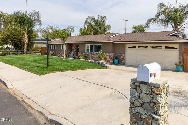 Property Photo:  730 E Avenida De Las Flores  CA 91360 