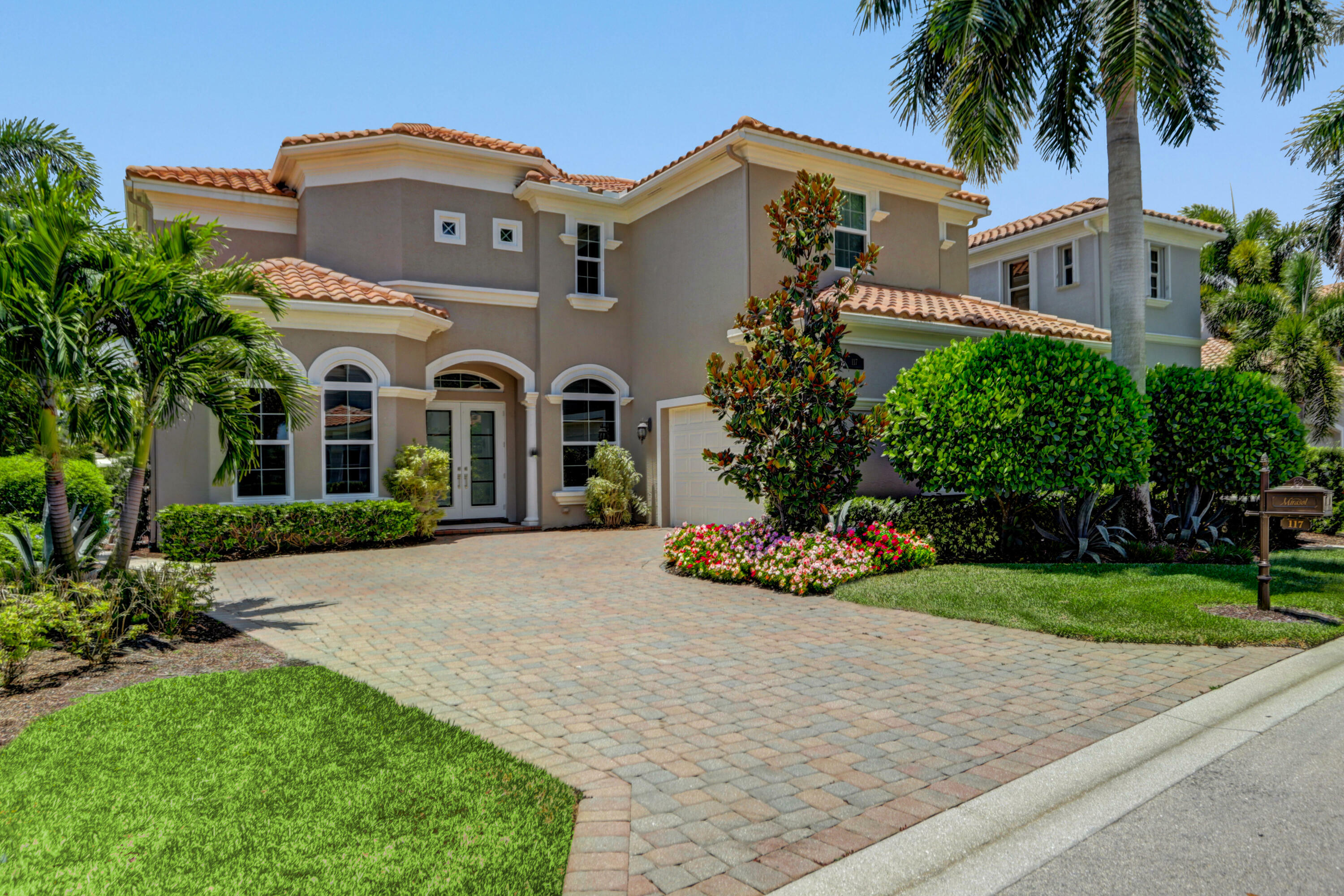 Property Photo:  117 Siesta Way  FL 33418 