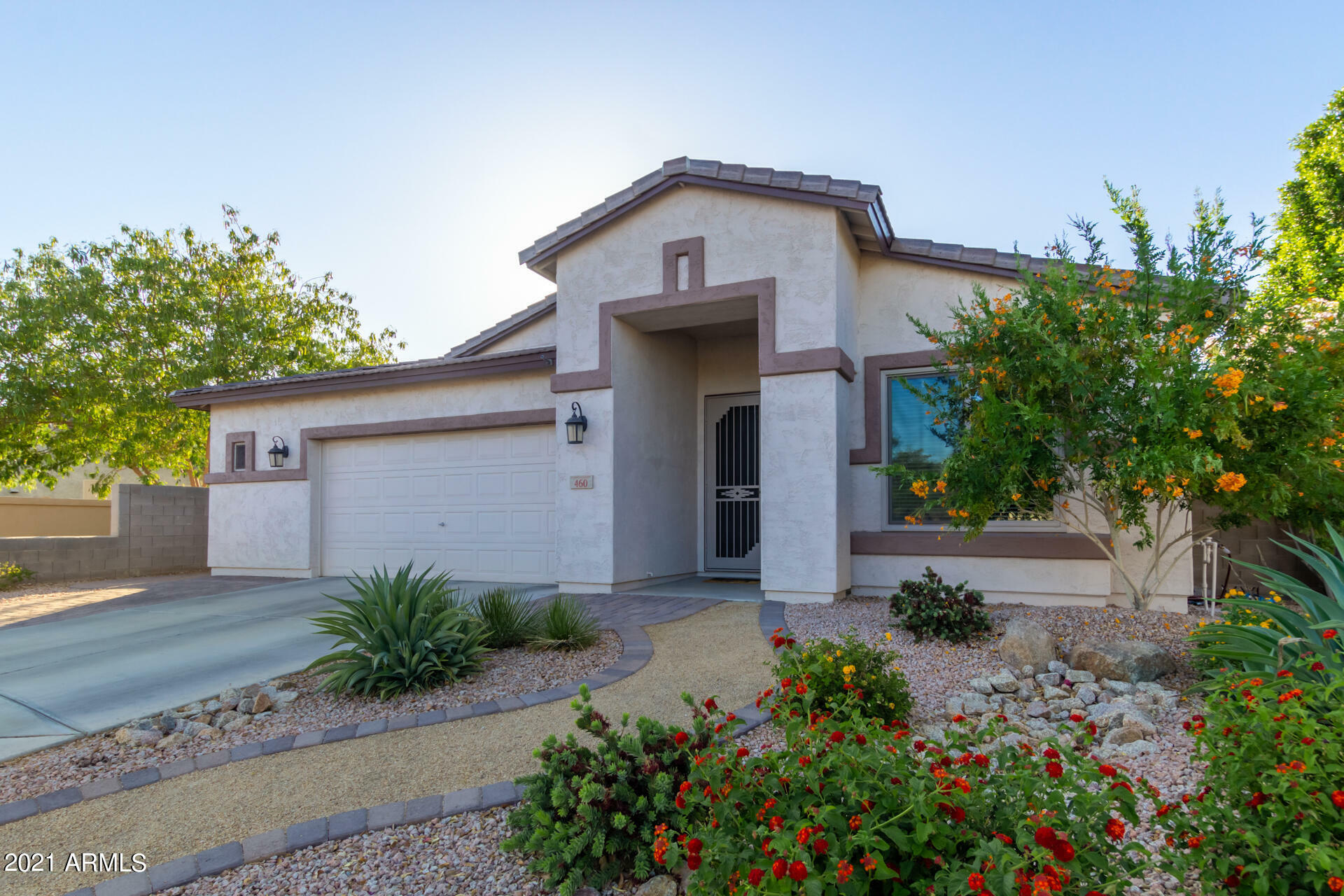 Property Photo:  460 N Roger Way  AZ 85225 