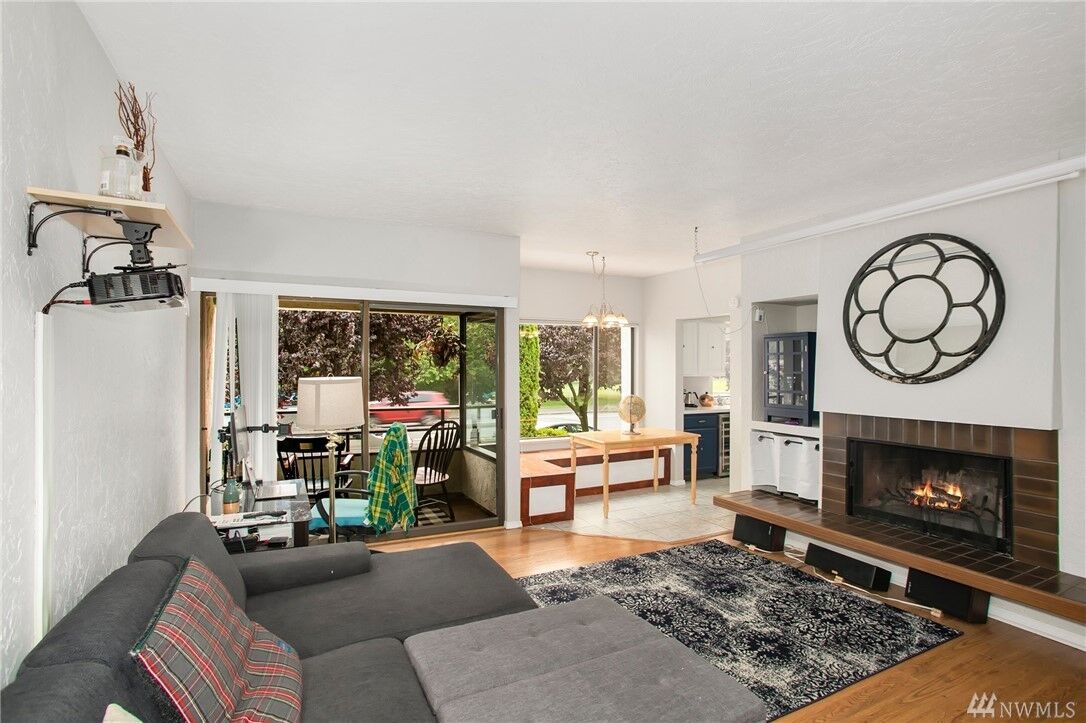 Property Photo:  5801 Phinney Ave N 103  WA 98103 