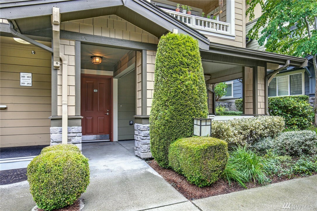 Property Photo: 11310 124th Ave NE 102 WA 98033