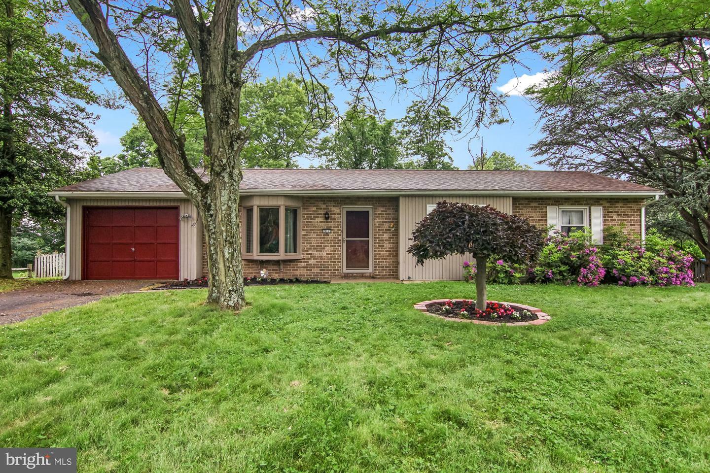 Property Photo:  917 Greenbriar Drive  PA 17050 