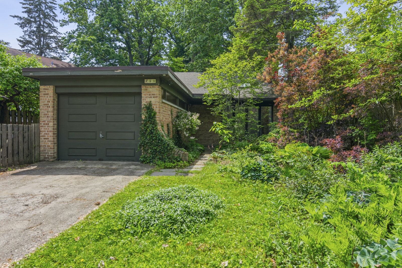 Property Photo:  253 Maple Avenue  IL 60091 