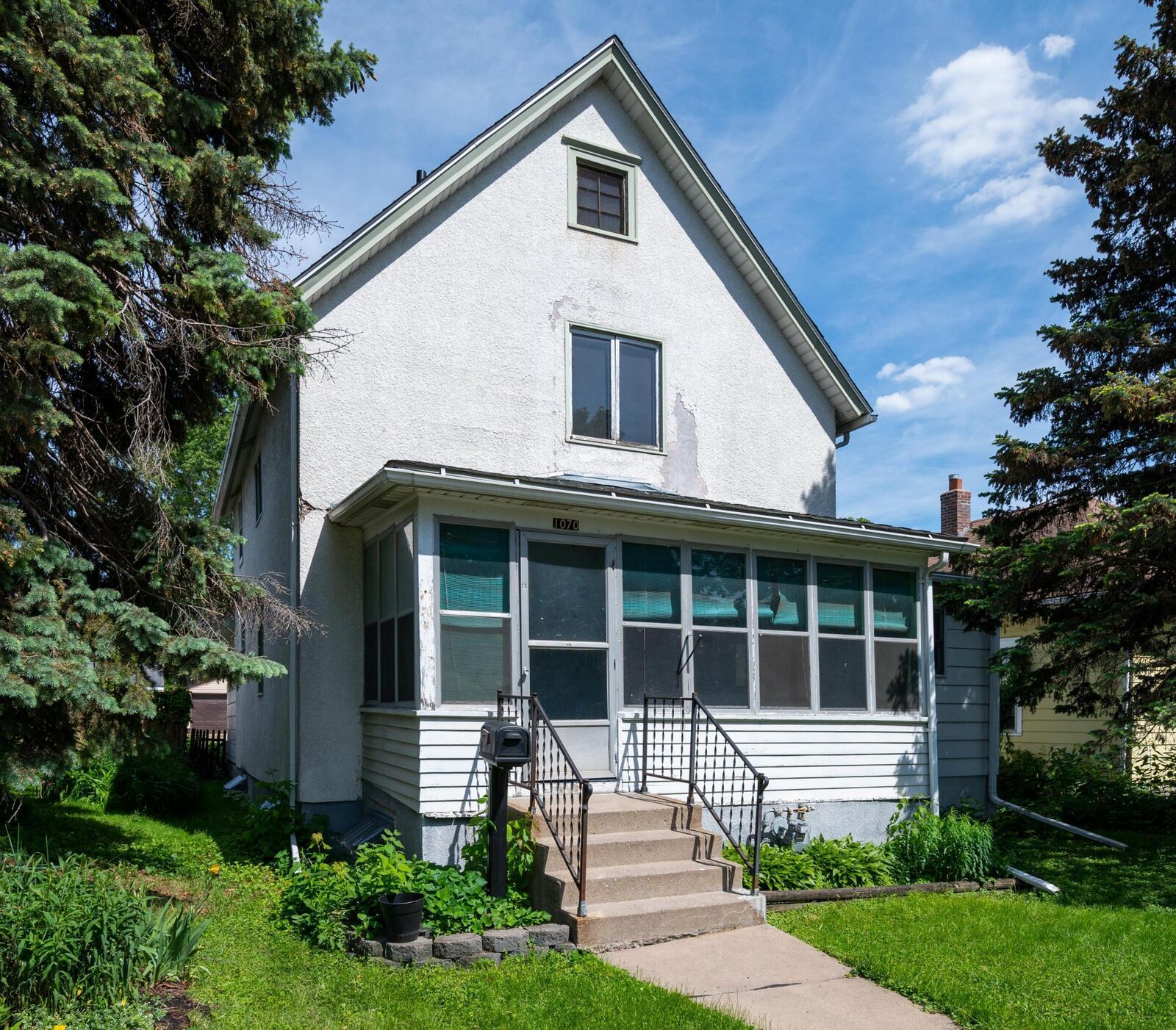Property Photo:  1070 22nd Avenue SE  MN 55414 