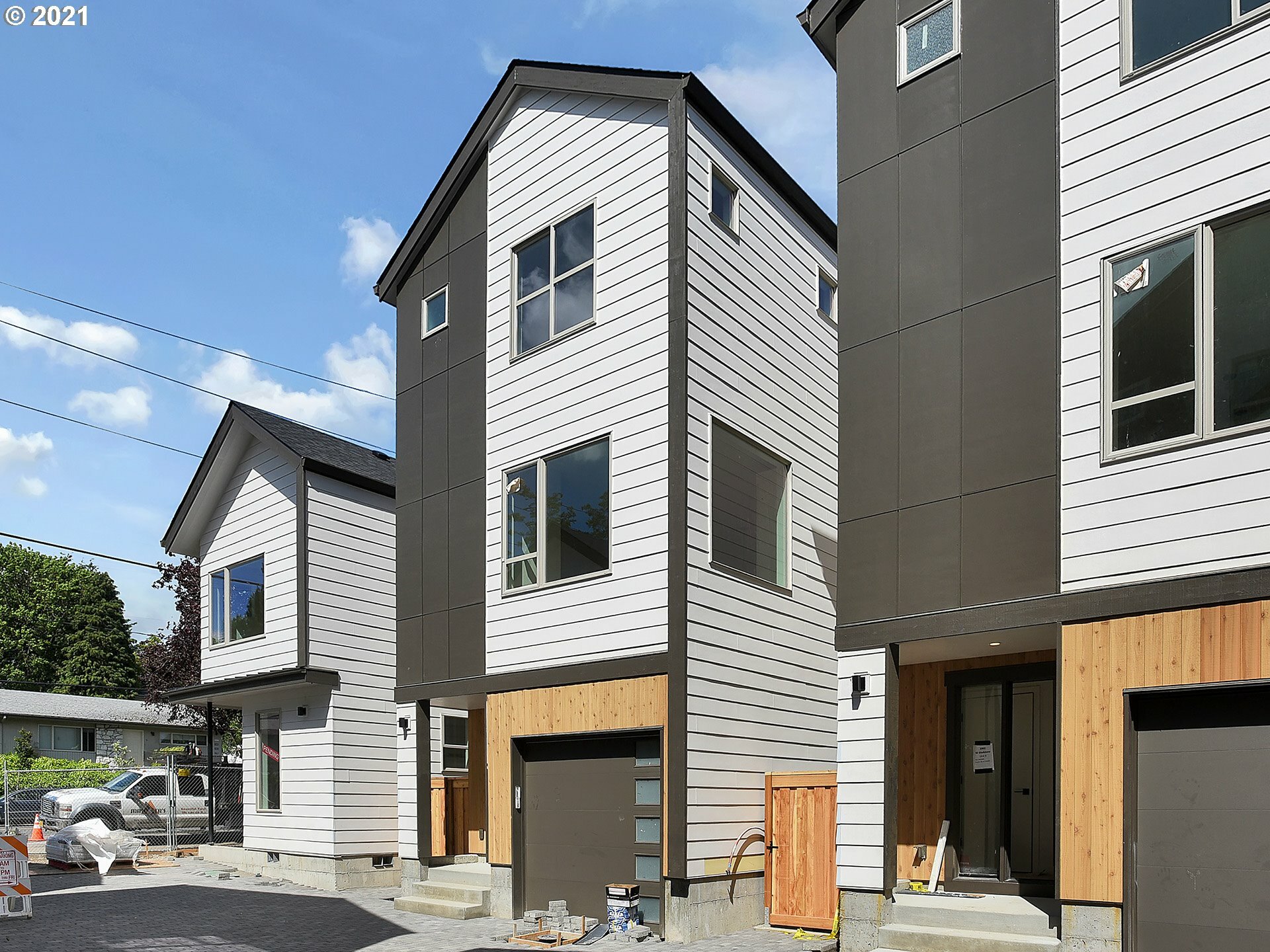 Property Photo: 3960 SE Gladstone St 10 OR 97202