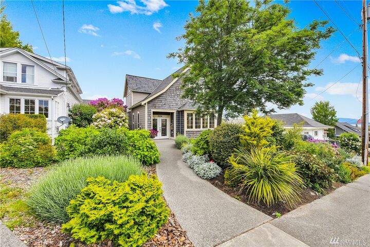 Property Photo: 1418 18th St WA 98221