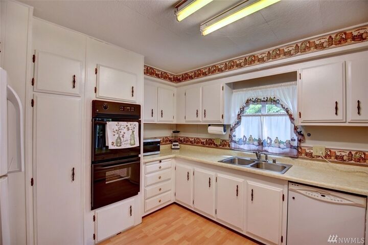 Property Photo: 4503 36th Ct SE WA 98503