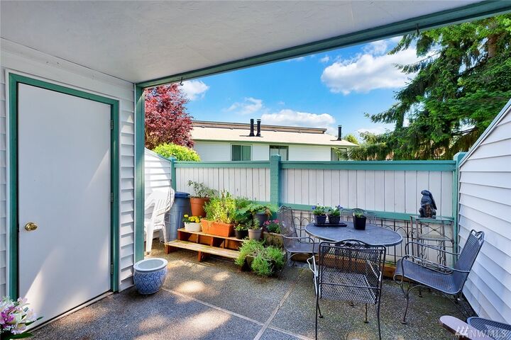 Property Photo: 31844 18th Ave SW B WA 98023