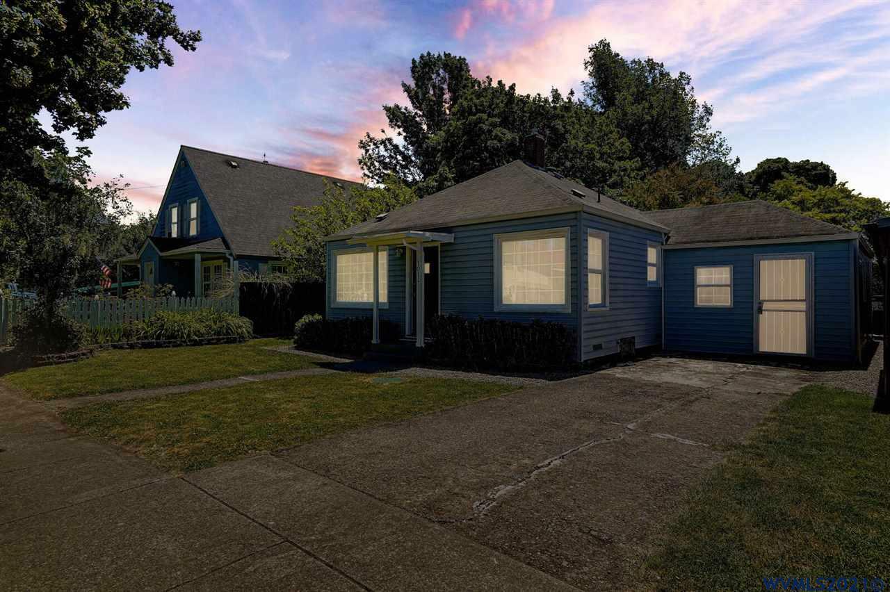 Property Photo:  1014  Main St  OR 97370-2014 