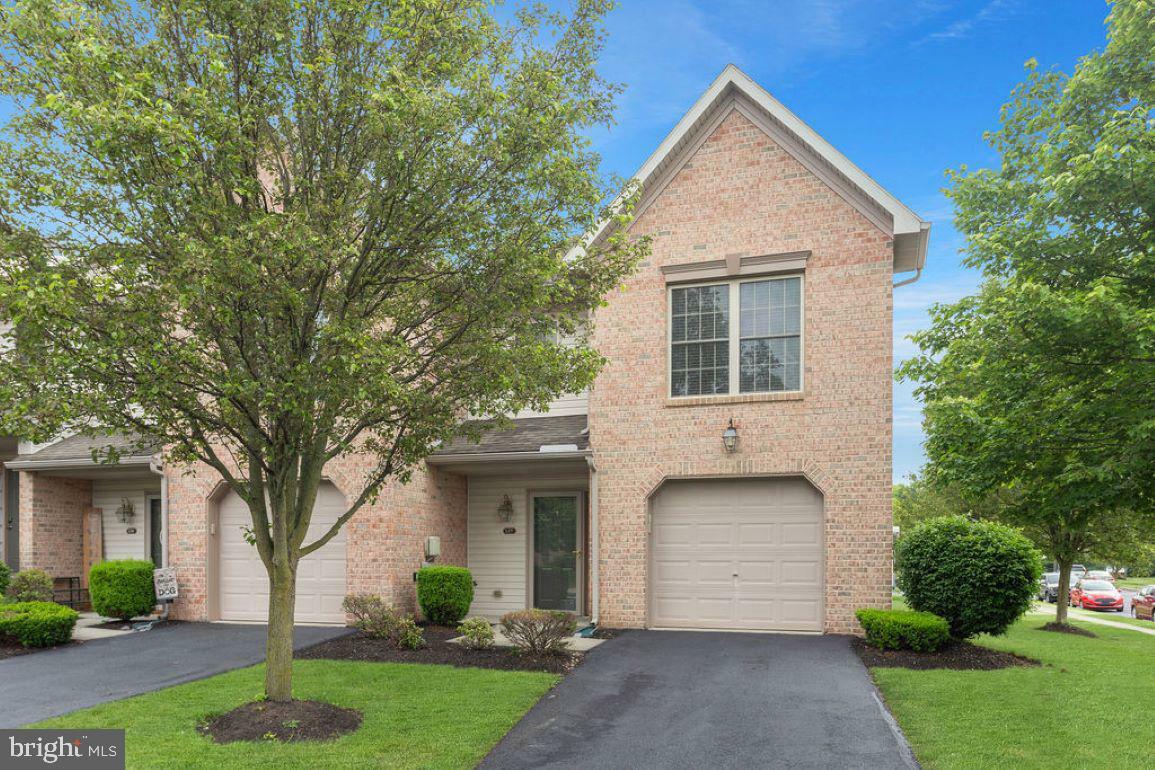 Property Photo:  127 Melbourne Lane  PA 17055 