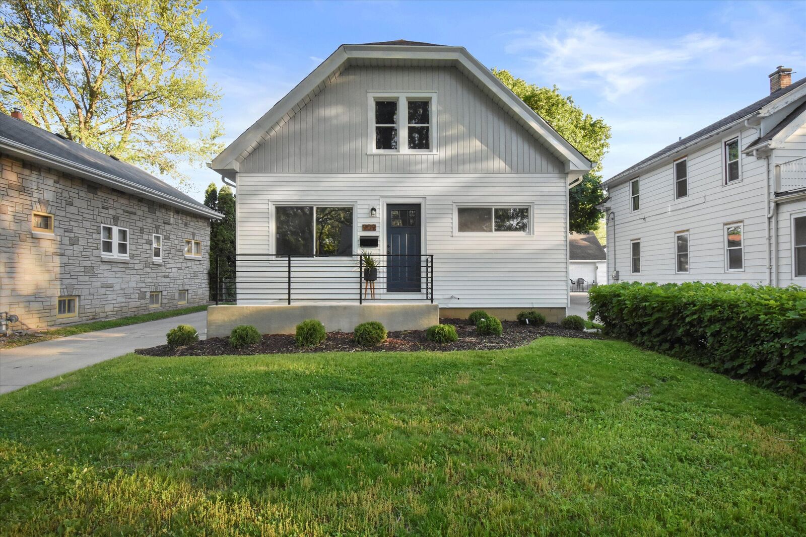 Property Photo: 909 W Eula Ct WI 53209
