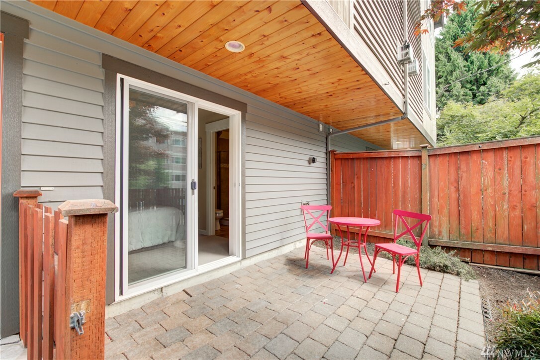 Property Photo:  1520 12th Ave S A  WA 98144 