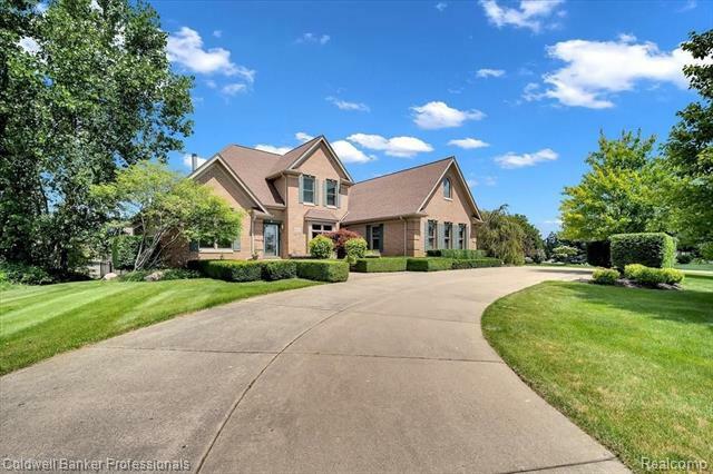 Property Photo: 1624 John Paul Crt MI 48371