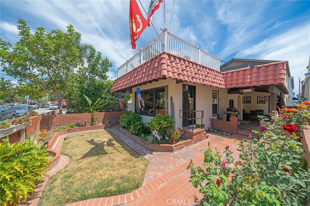 Property Photo:  215 E Bay Avenue  CA 92661 