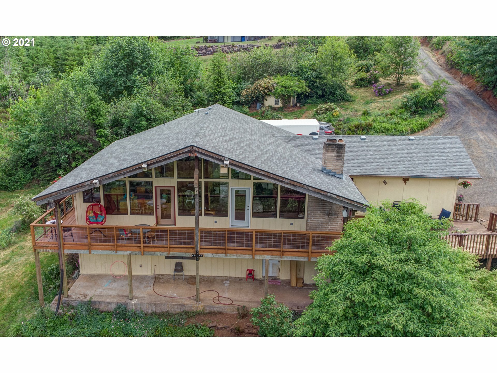 Property Photo: 557 50th Ave OR 97386