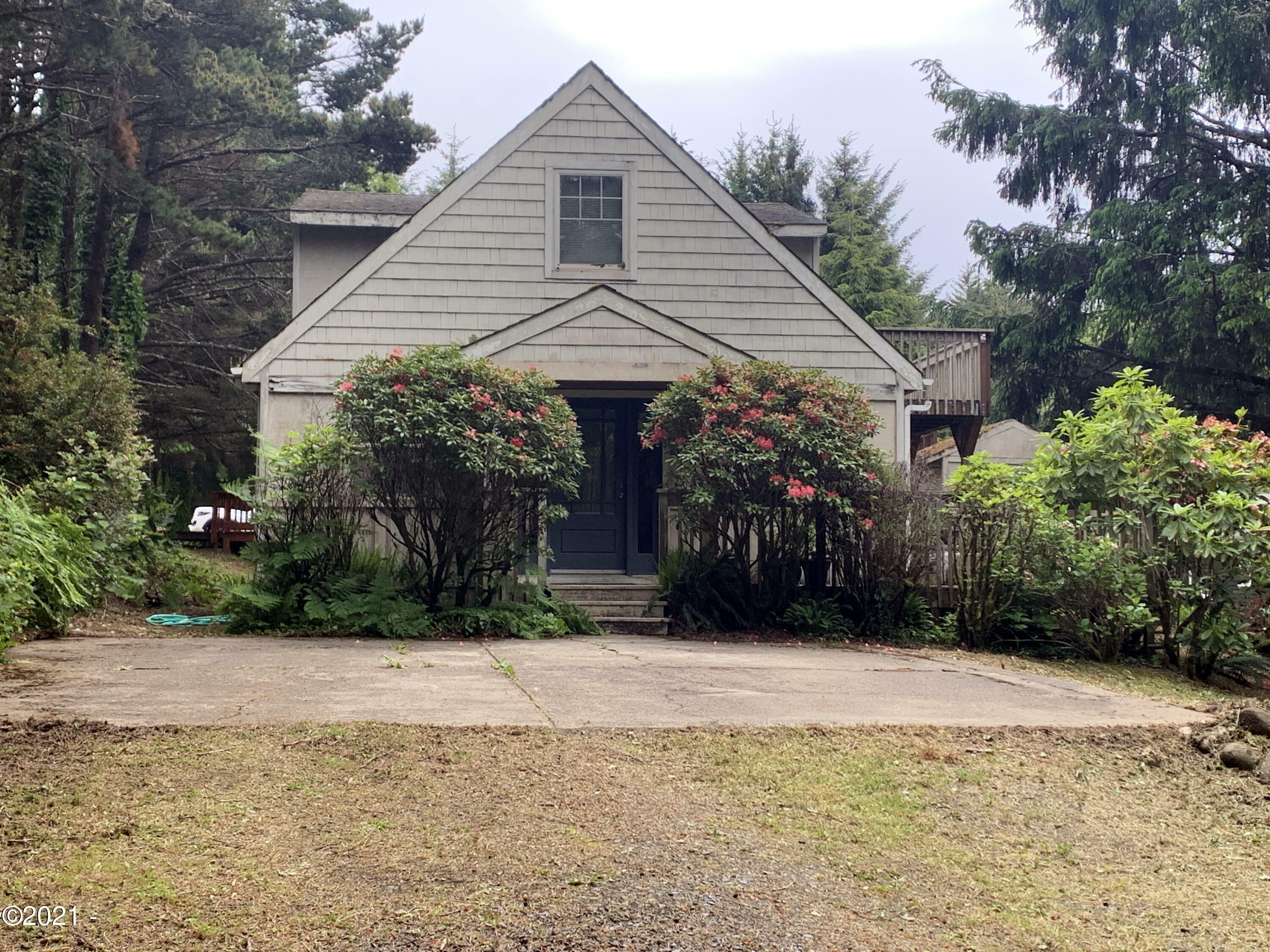 Property Photo: 2786 NE Hemlock Drive OR 97498