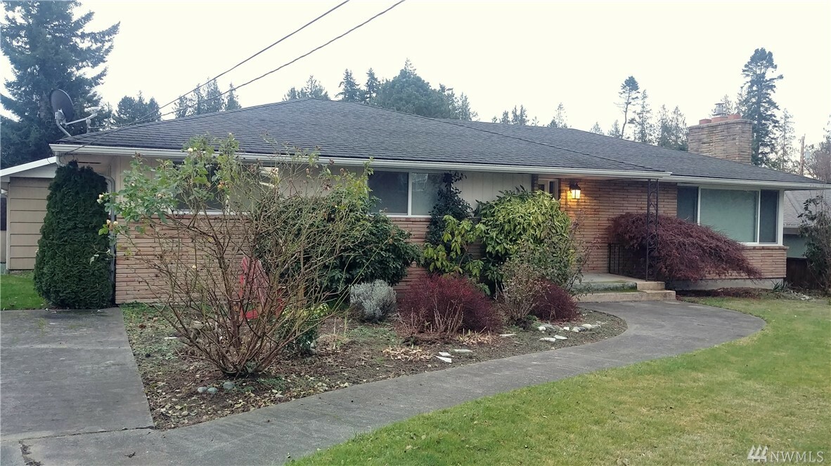 Property Photo: 27407 Cedarhome Rd WA 98292