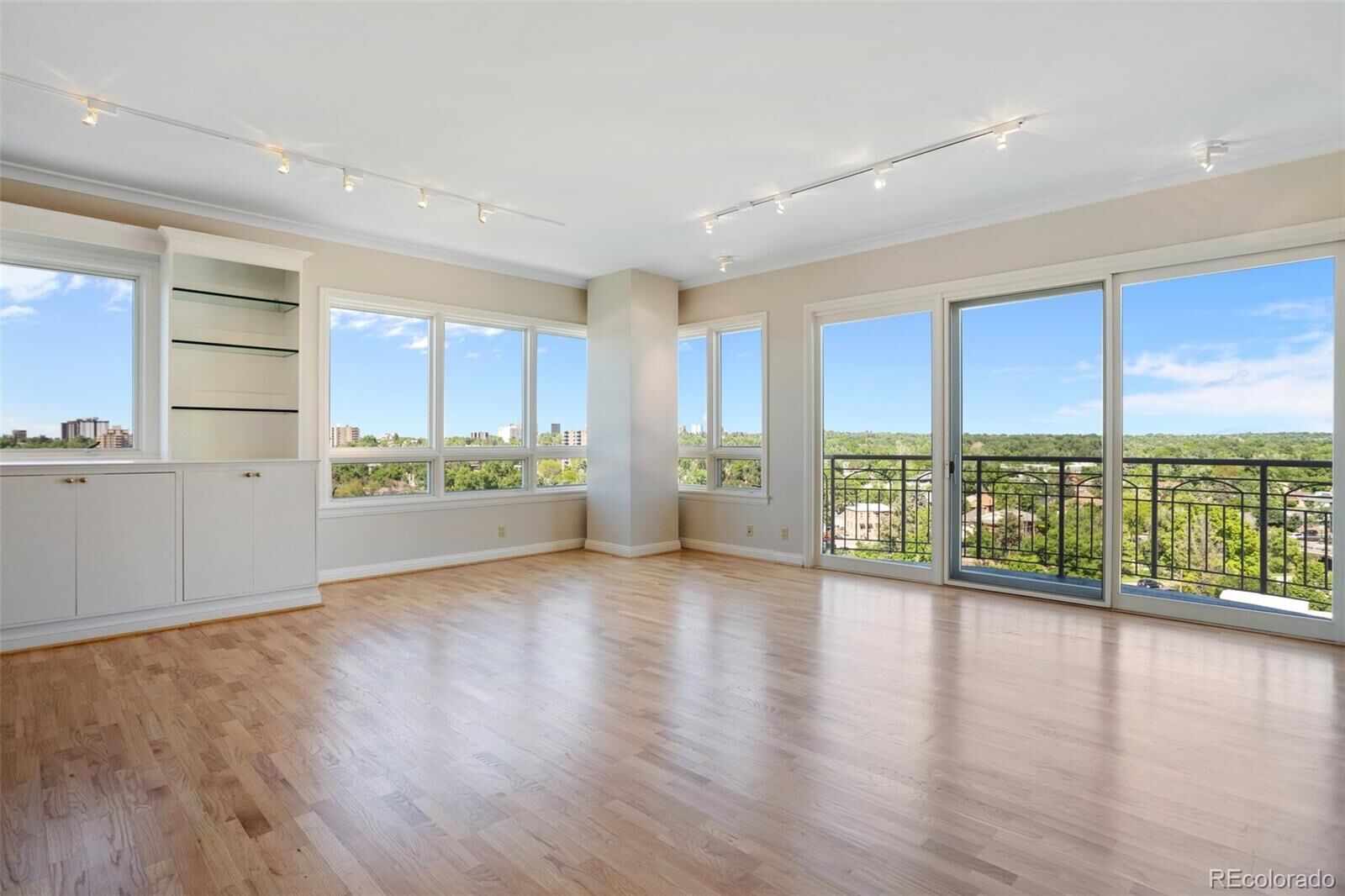 Property Photo:  400 E 3rd Avenue 901  CO 80203