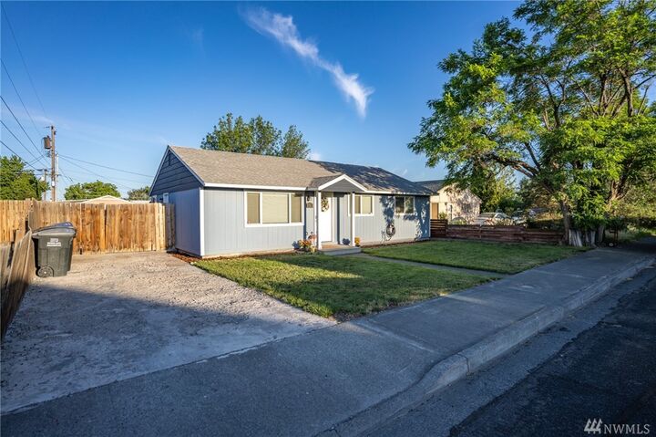 Property Photo:  2321 W Willow St  WA 98837 