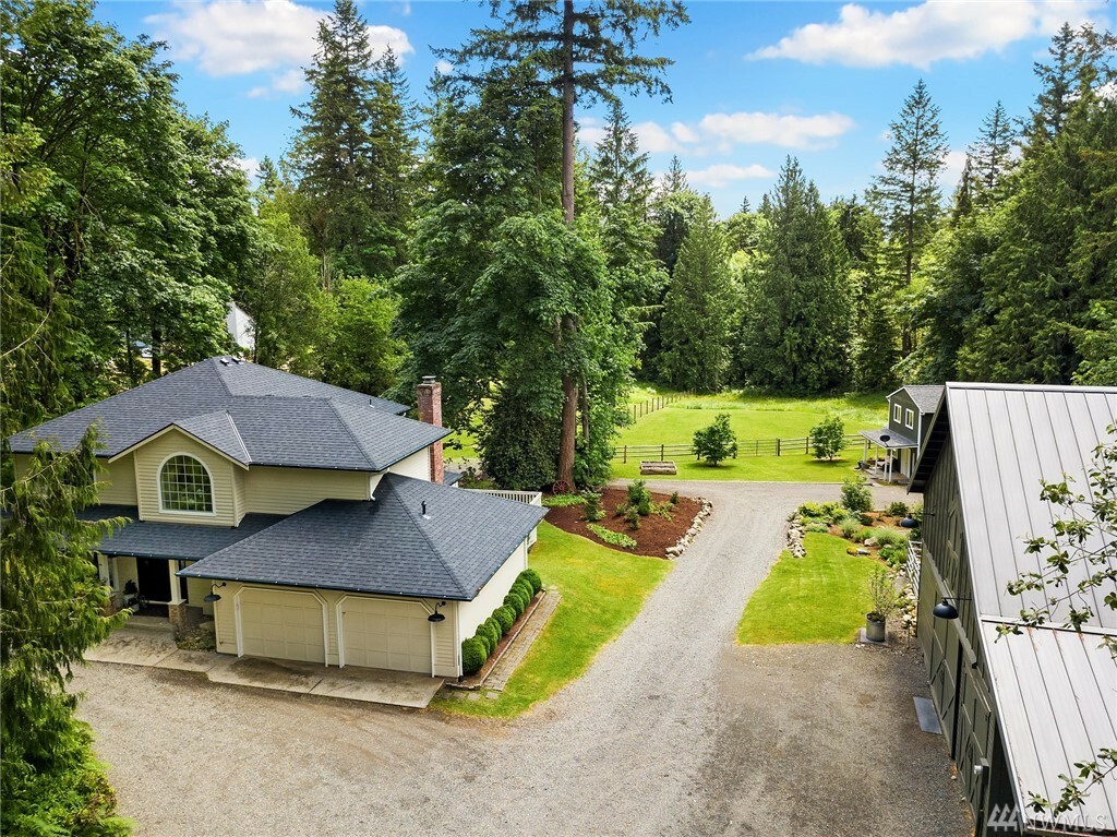 Property Photo:  24621 NE 52nd Place  WA 98053 