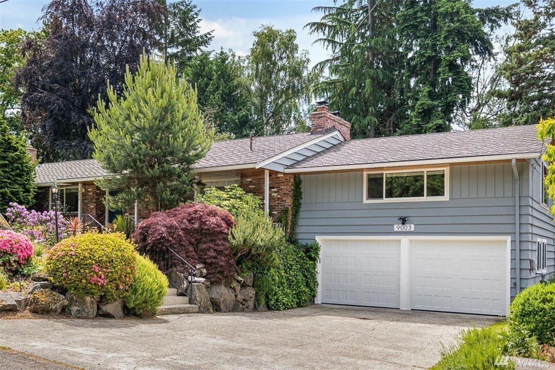 Property Photo:  9003 SE 58th St  WA 98040 