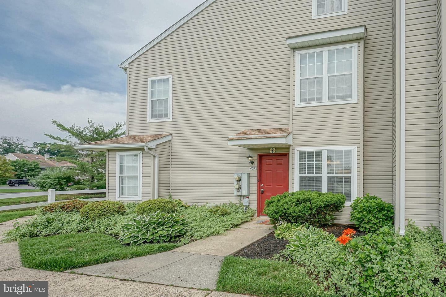 Property Photo:  407 Firethorne Court  NJ 08080 