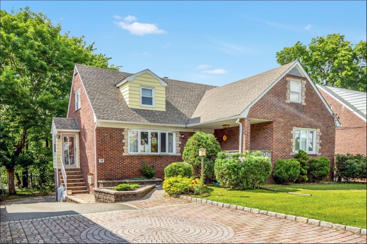 Property Photo:  28 Entwistle Ave  NJ 07110 