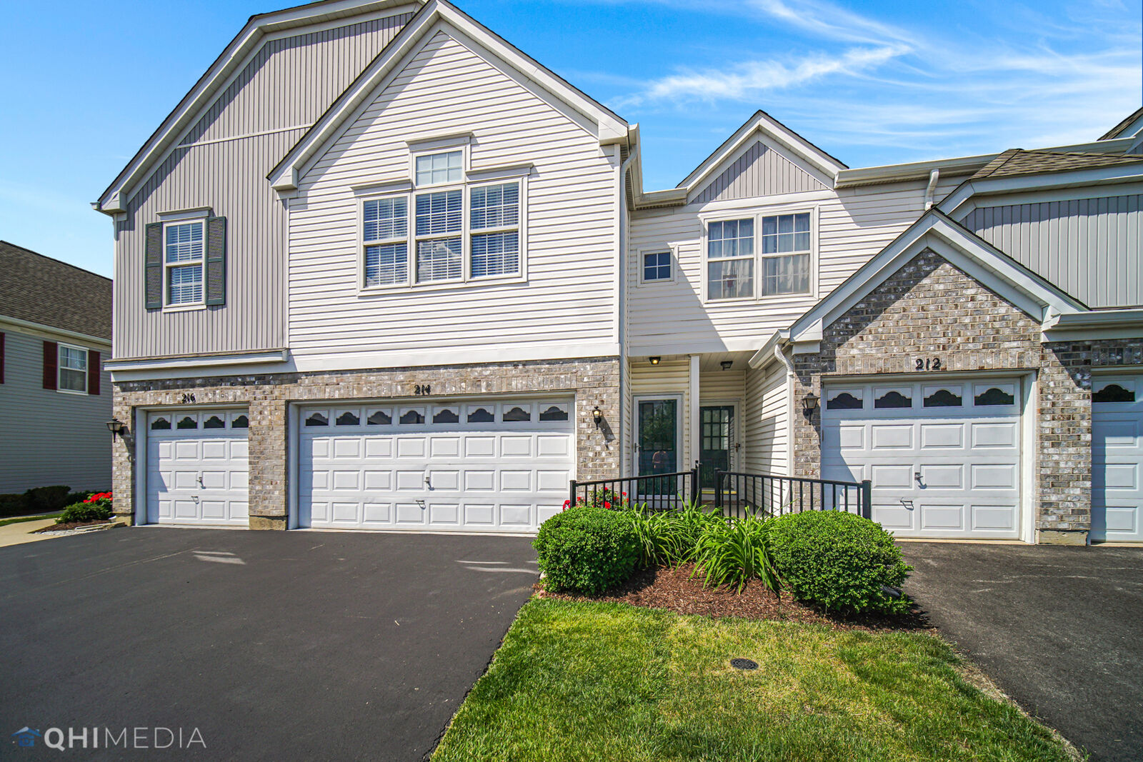 Property Photo: 214 Arboretum Drive IL 60148