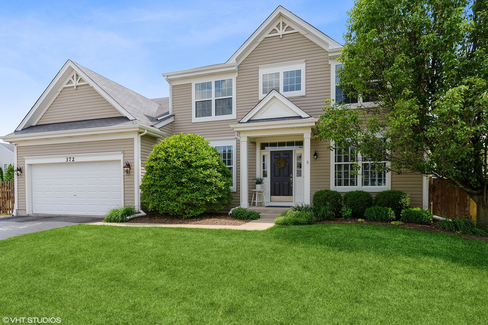 Property Photo:  372 Becker Place E  IL 60178 