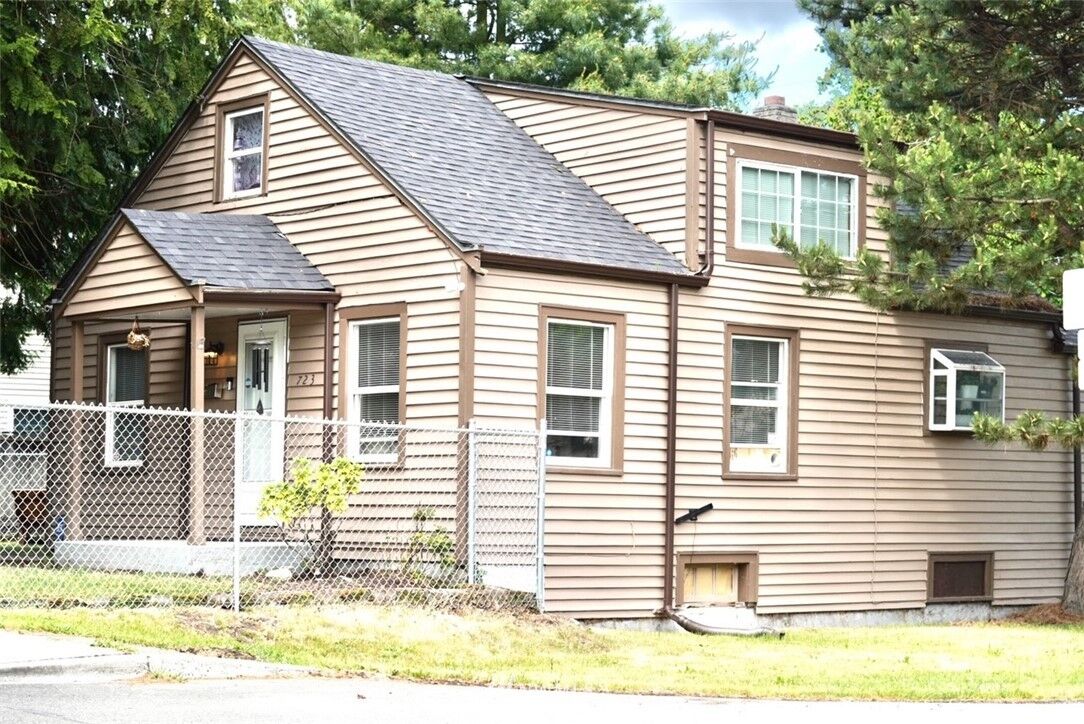 3 bed Auburn home for sale 723 8th Street SE, Auburn, WA 98002