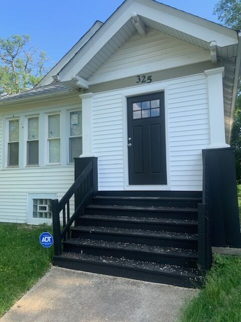 Property Photo: 325 W 107th Street IL 60628