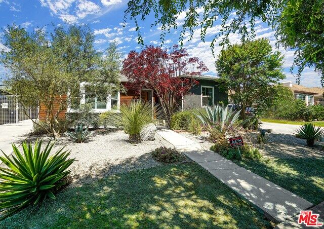 Property Photo:  1915  S Crescent Heights Blvd  CA 90034 