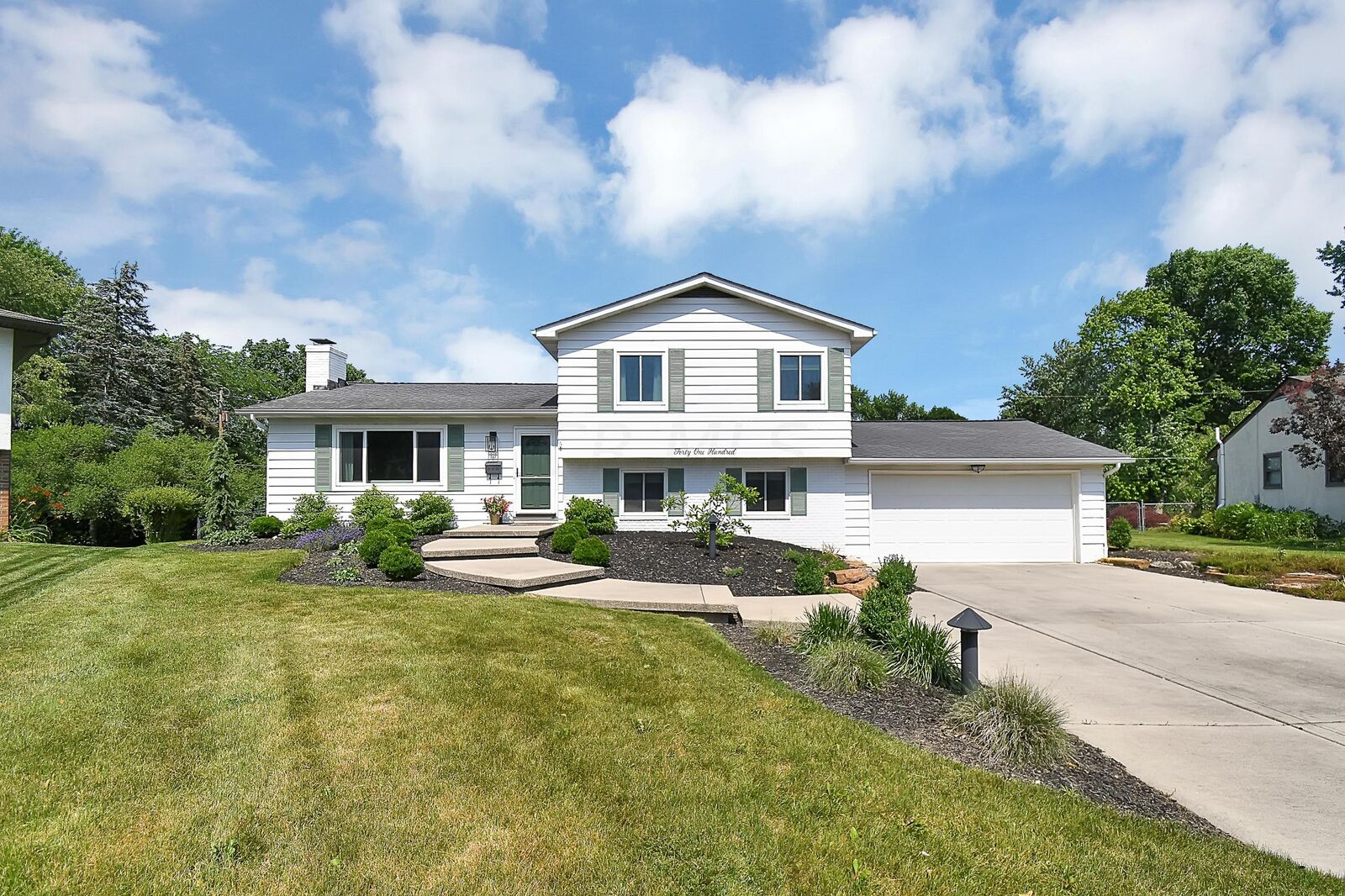 Property Photo: 4100 Kendra Court OH 43220