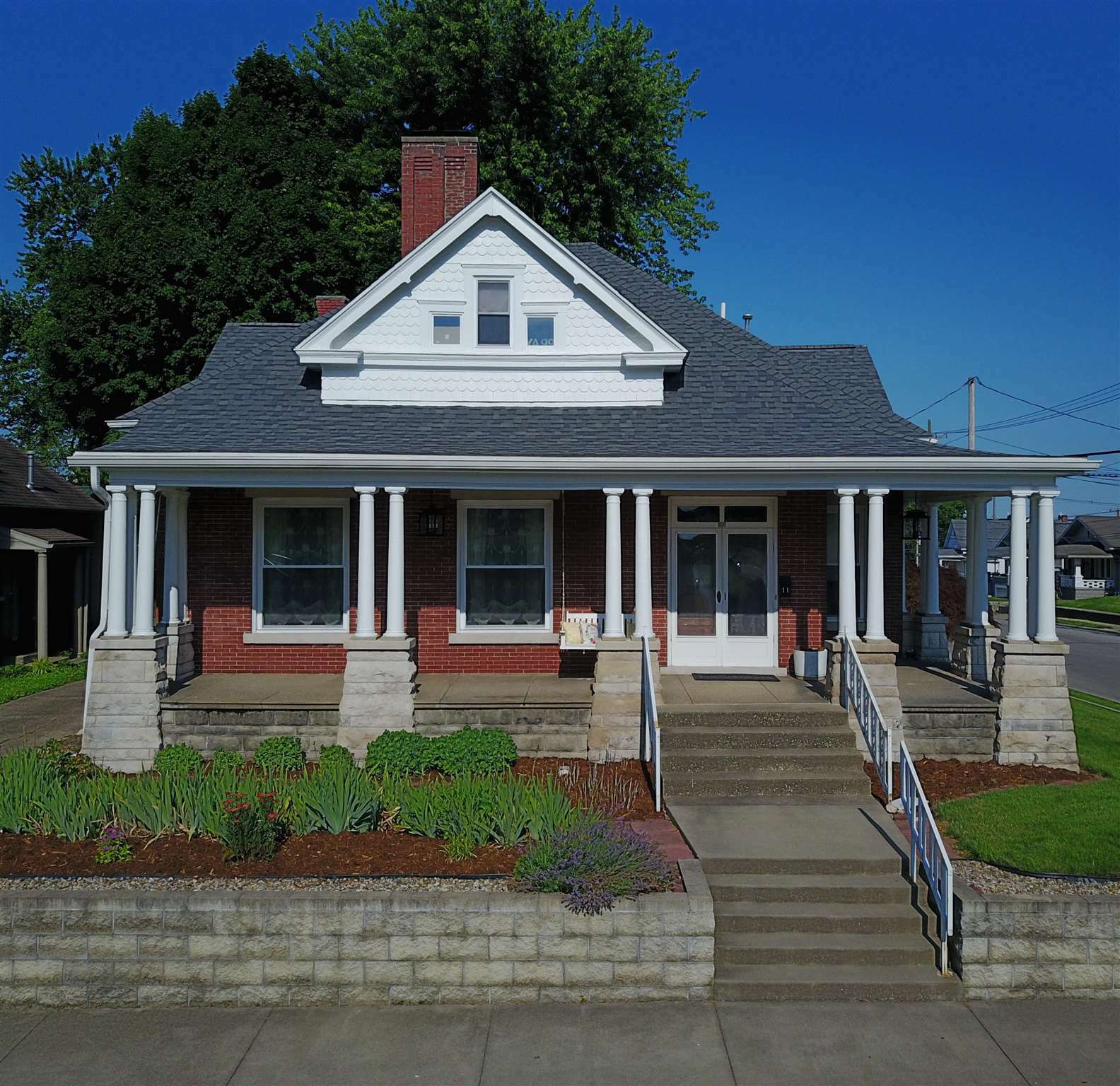Property Photo: 11 NE 7th Street IN 47501