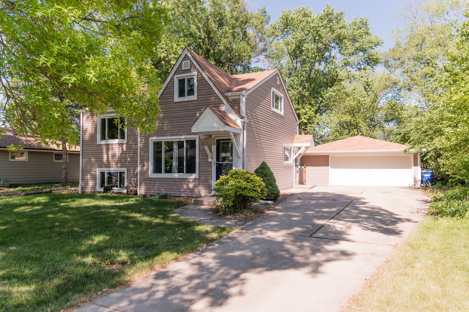 Property Photo: 5325 Clover Drive IL 60532