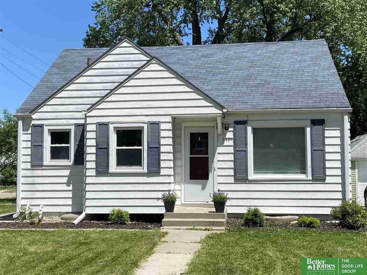 Property Photo:  2521 Jackson  NE 68005 