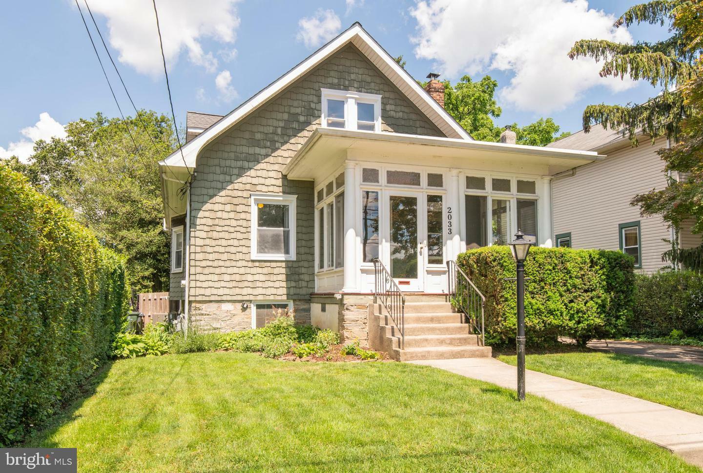 Property Photo:  2033 Oakdale Avenue  PA 19038 