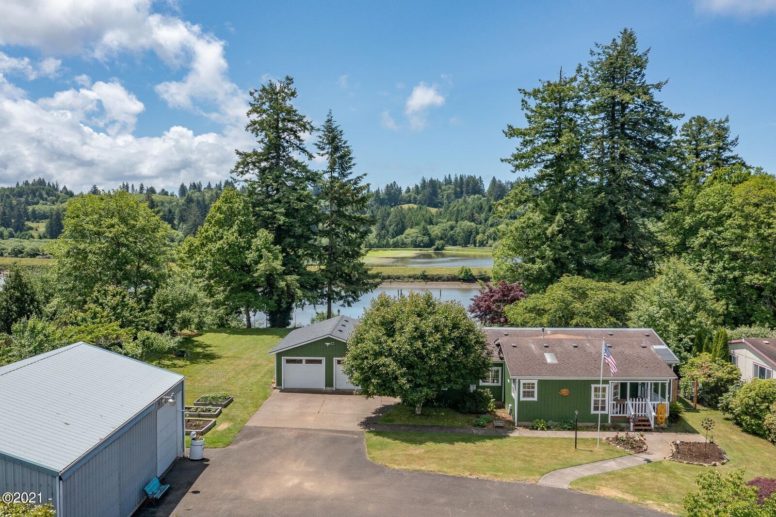 Property Photo: 2005 SE Donelle Drive OR 97391