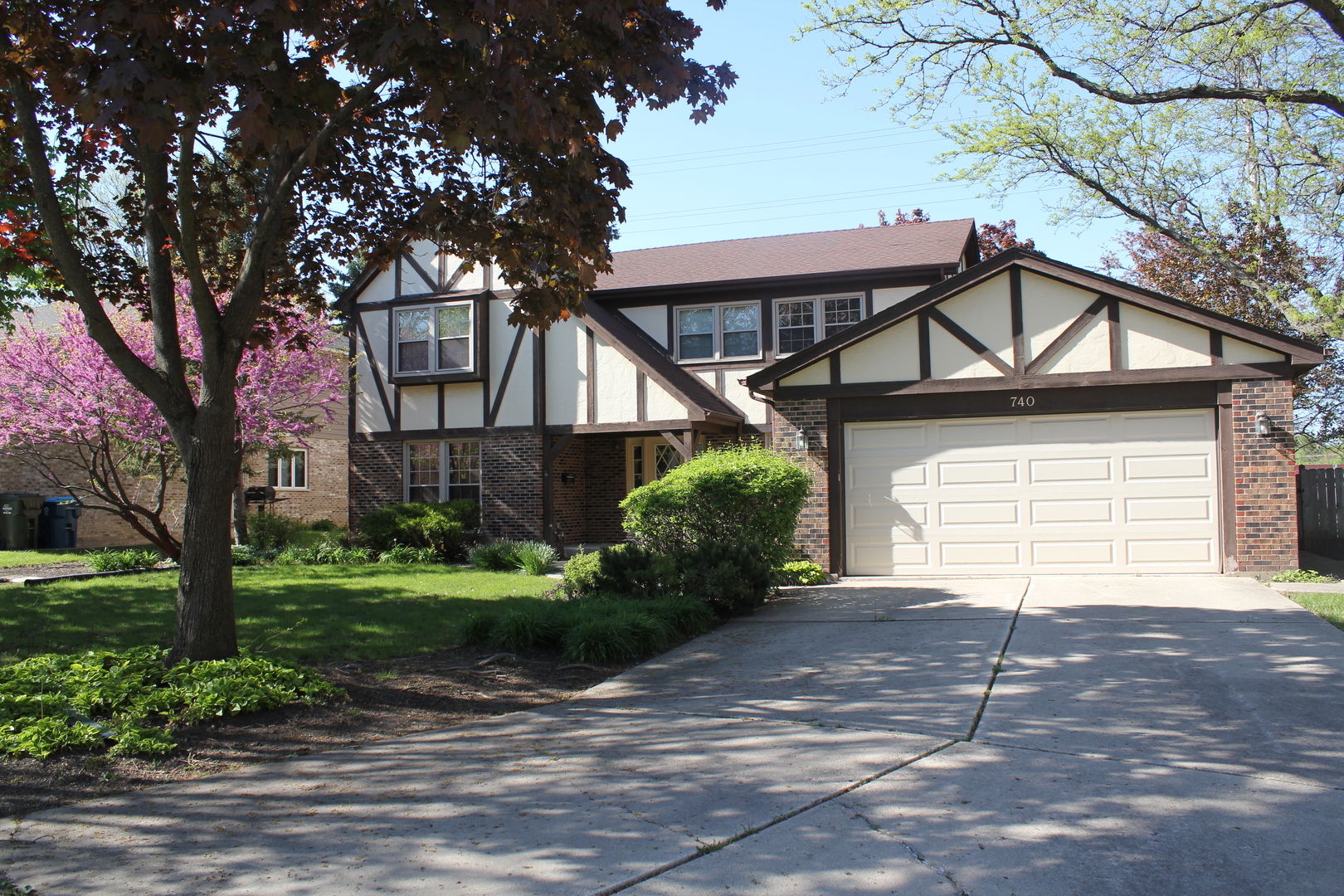 Property Photo: 740 W Whitegate Court IL 60056
