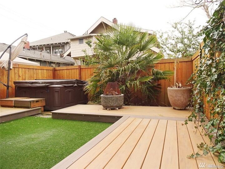 Property Photo: 2621 Marine Ave SW A WA 98116