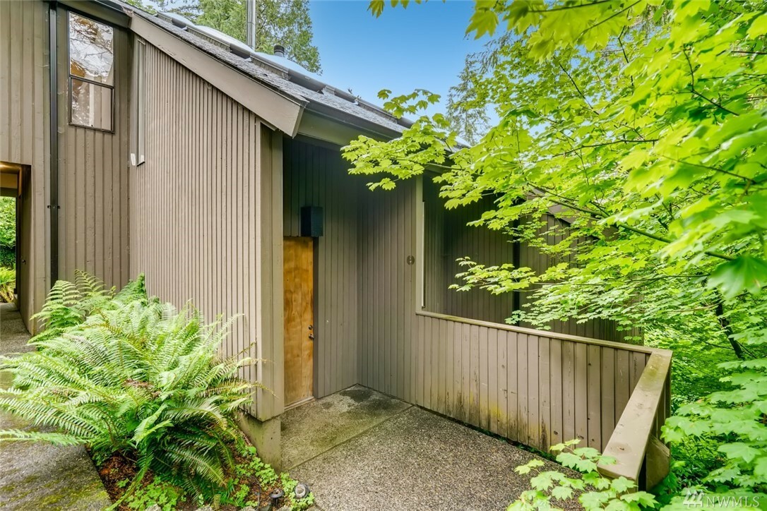 Property Photo:  17927 E Spring Lake Dr SE  WA 98058 