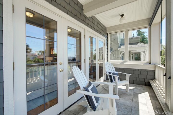 Property Photo:  322 16th Ave  WA 98122 